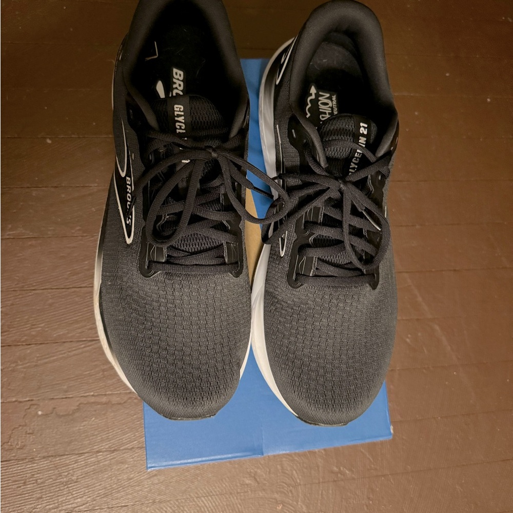 Brooks Men’s Glycerin 13EE. Worn just a few times getting out in town. 0 workout